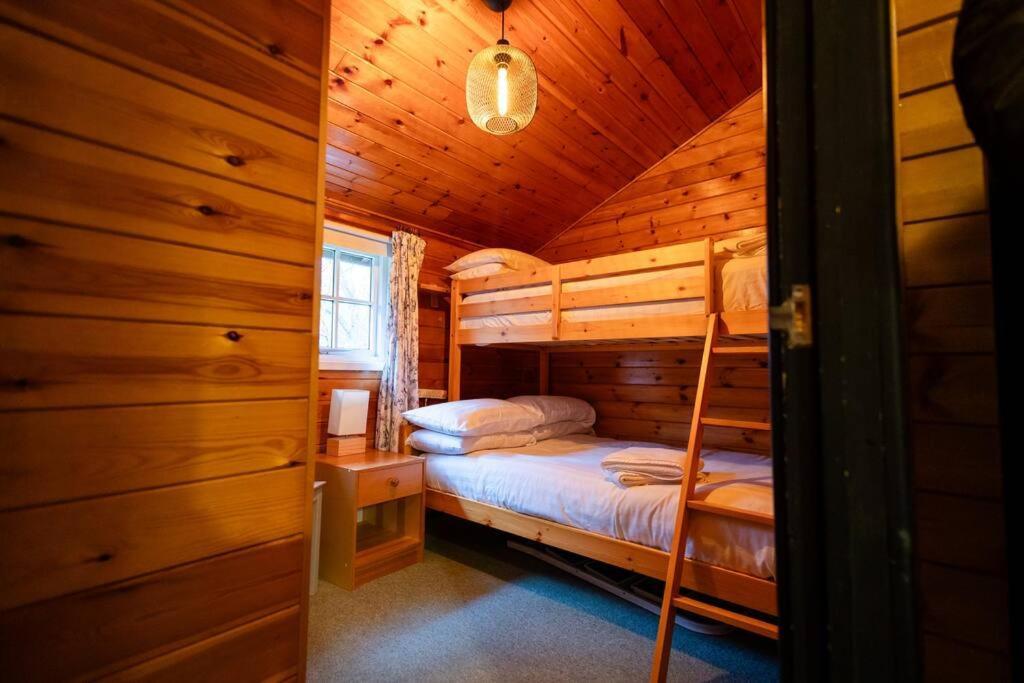 Cozy Norwegian Style Log Cabin In Rural Snowdonia - 2 Bedrooms & Parking By Seren Short Stays Ffestiniog Bagian luar foto
