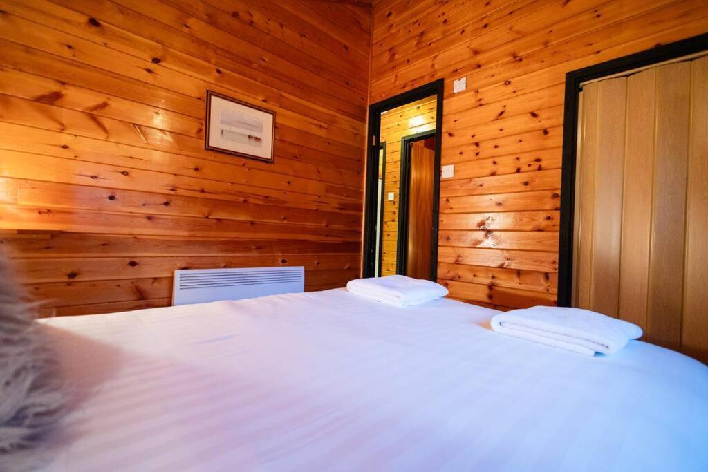 Cozy Norwegian Style Log Cabin In Rural Snowdonia - 2 Bedrooms & Parking By Seren Short Stays Ffestiniog Bagian luar foto