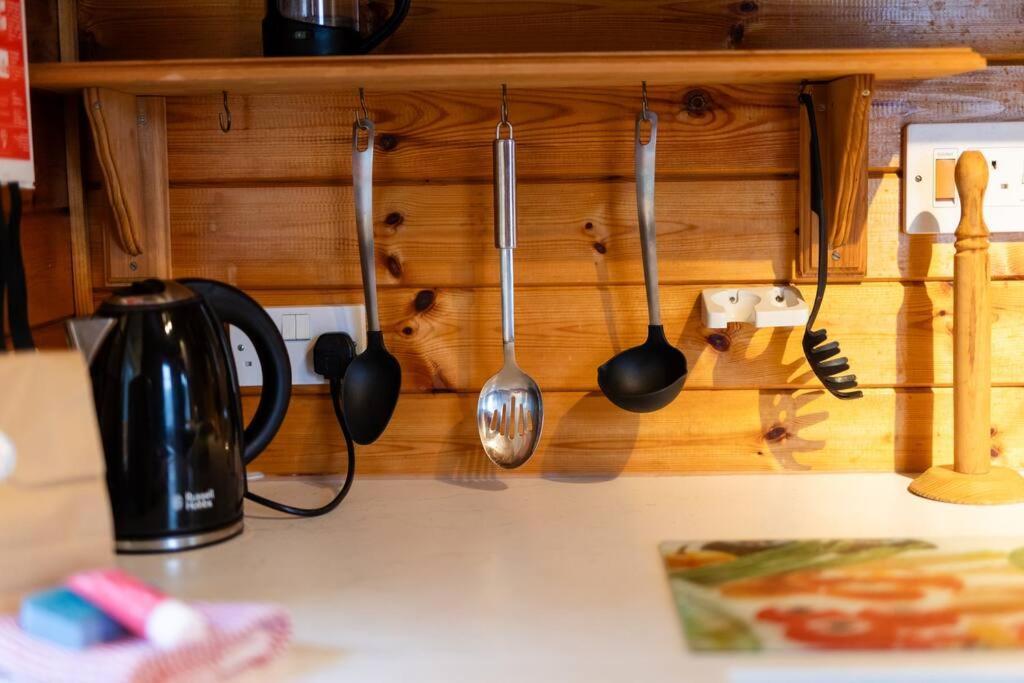 Cozy Norwegian Style Log Cabin In Rural Snowdonia - 2 Bedrooms & Parking By Seren Short Stays Ffestiniog Bagian luar foto