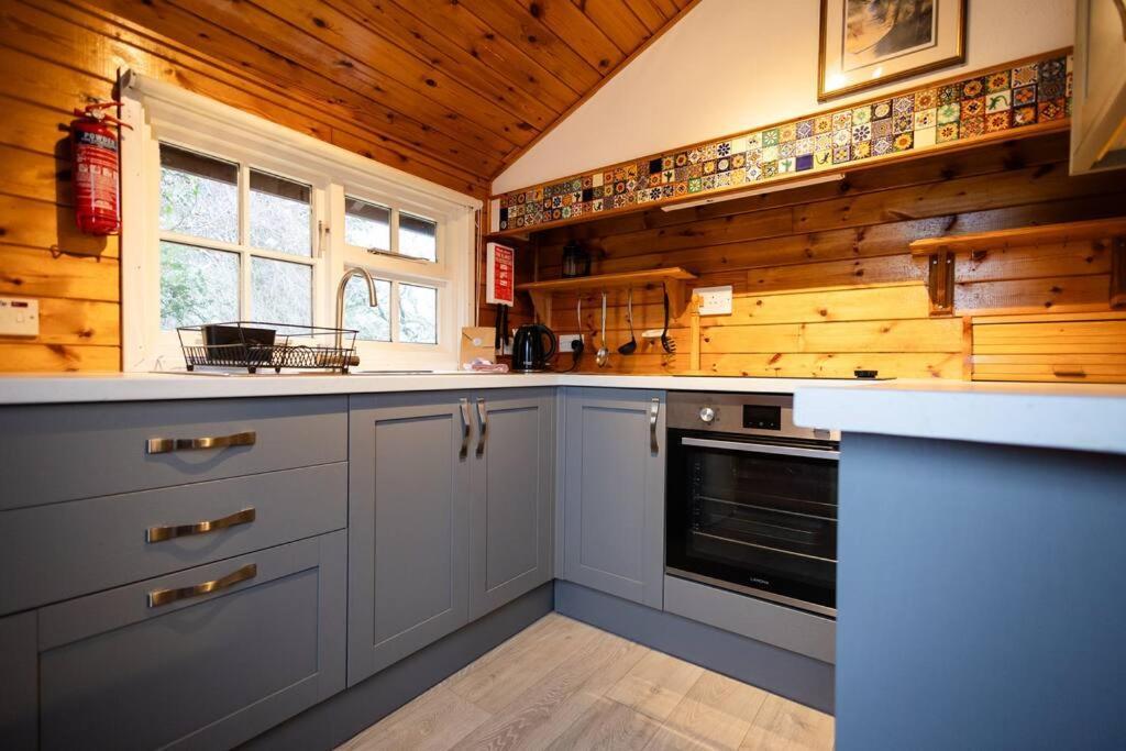 Cozy Norwegian Style Log Cabin In Rural Snowdonia - 2 Bedrooms & Parking By Seren Short Stays Ffestiniog Bagian luar foto
