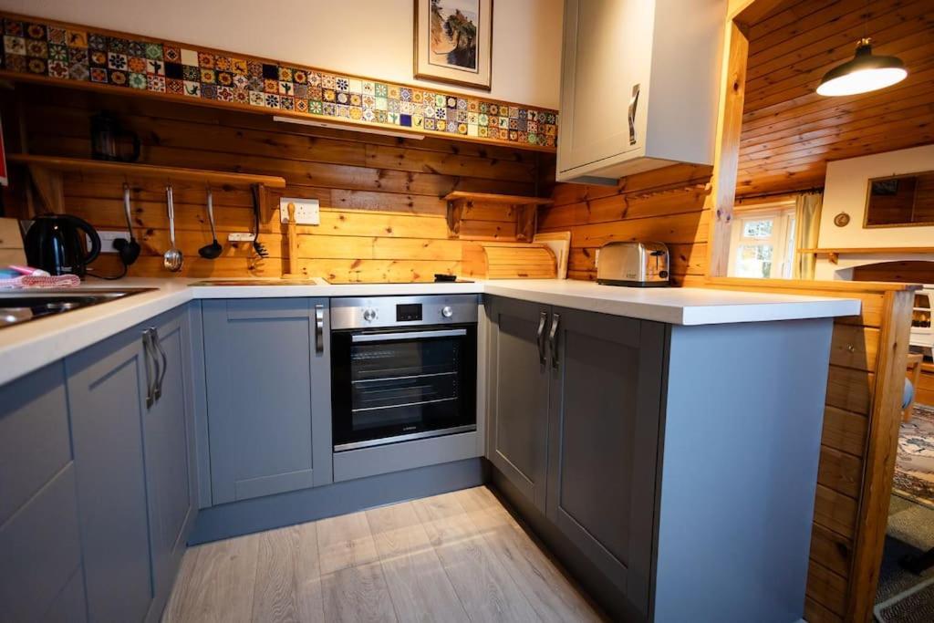 Cozy Norwegian Style Log Cabin In Rural Snowdonia - 2 Bedrooms & Parking By Seren Short Stays Ffestiniog Bagian luar foto