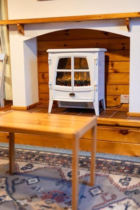 Cozy Norwegian Style Log Cabin In Rural Snowdonia - 2 Bedrooms & Parking By Seren Short Stays Ffestiniog Bagian luar foto